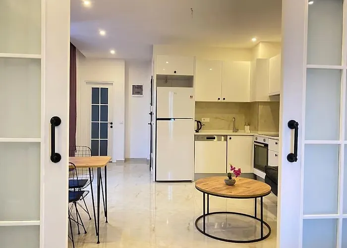 Rose 7 * אלאניה